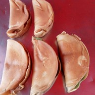 ร้านปารวตี ขนมเบื้อง ถังแตกหน้าโรงเรียนบุญวาทย์วิทยาลัย มีสาขาเดียวของจังหวัดลำปาง