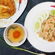 ร้านเค้กสีแดง By Ananta bakery เอื้ออาทรตึก48