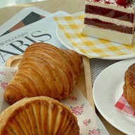 นพ คาเฟ่แอนด์บิสโทร บ้านดงม่อนกระทิง