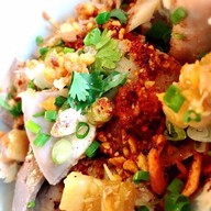 ลูกโกตี๋วัดกู้ ก๋วยเตี๋ยวหมูต้มยำ ในปั๊มซัสโก้ บางบัวทอง