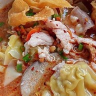 ลูกโกตี๋วัดกู้ ก๋วยเตี๋ยวหมูต้มยำ ในปั๊มซัสโก้ บางบัวทอง