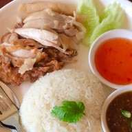 ข้าวมันไก่นายปอ บ้านโป่ง