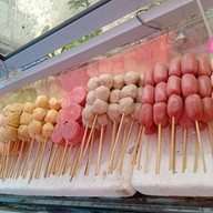ร้านลูกชิ้นทอดวินเทจ(อยู่หน้าวัดบ้านช้าง)