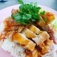 เมนูของร้าน ร้านข้าวหมูแดง กรอกยายชา