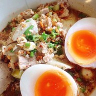 ลูกโกตี๋วัดกู้ ก๋วยเตี๋ยวหมูต้มยำ ในปั๊มซัสโก้ บางบัวทอง