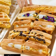 ใจ๋ใจ๋ วาฟเฟิลไส้ทะลัก หน้ามอศิลปากร