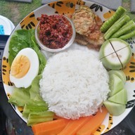 ข้าวคลุกน้ำพริกบ้านนิวตรอน
