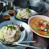 ข้าวมันไก่ตอนโกเต้ สาขาหน้าโตโยต้าอ้อมใหญ่☎️ 0983837782 อ้อมใหญ่