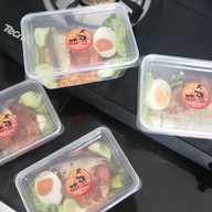 ข้าวคลุกน้ำพริกบ้านนิวตรอน