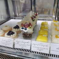 sri the shophouse สี