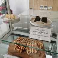 sri the shophouse สี