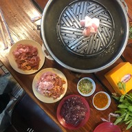 อิ่มเอมหมูกระทะ