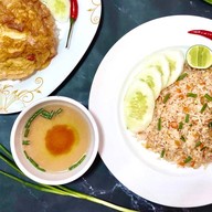 ร้านเค้กสีแดง By Ananta bakery เอื้ออาทรตึก48