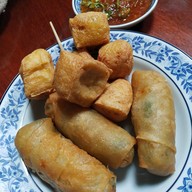เมนูของร้าน ปอเปี๊ยะทอด เต้าหู้ทอด ตลาดบ้านสวน