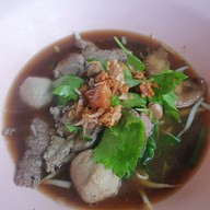เมนูของร้าน ก๋วยเตี๋ยวหมูตุ๋น-เนื้อตุ๋น นายเหมาะ