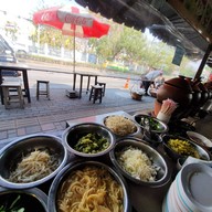 ร้านขนมจีนบ้านคุณย่า สนามบินน้ำ