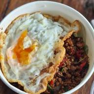 เจริญพร Thai Street Food (ข้าวกะเพรา)