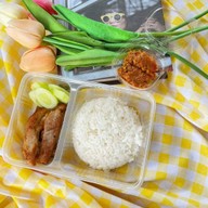 เมนูของร้าน Hom'm  หอม'ม ข้าวน้ำพริก/ไข่เจียว/ชาบูเสียบไม้