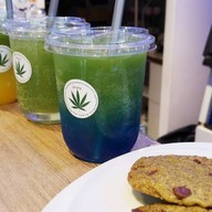 ยิ้มกัญ Yimkan