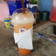 นั่งเล่นกาแฟสด