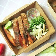 เมนูของร้าน นิลทิมพง ข้าวปลาทอด ข้าวแมวกะพง (NinTimPong Deep Fried Fish - Charoen Krung 63) เจริญกรุง63