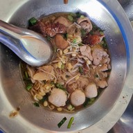 ก๋วยเตี๋ยวเพ็ญพริกเผ็ด