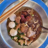ก๋วยเตี๋ยวเพ็ญพริกเผ็ด