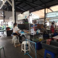 หน้าร้าน โย๊ตจังบัวลอยไข่หวาน&เจ๊เอ็งข้าวต้มปลา(สวนหมาก) สวนหมาก - พุทธบูชา(ตรอกหลังมอ)