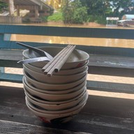 ก๋วยเตี๋ยวเรือแพเพ็ญ