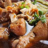 ก๋วยเตี๋ยวลูกชิ้นวังชะโอน by สี่แคว สาขารัชดา 36