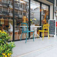 หน้าร้าน The Nine Cafe And International Community