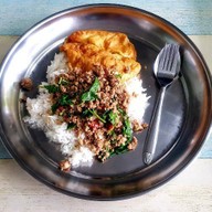 เมนูของร้าน ตี๋โตกะเพราถาด โพธิ์แก้ว