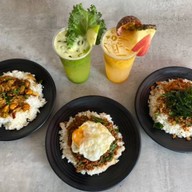 กะเพราพริกแห้งโบราณ สูตรไร้น้ำมัน ท่านคร