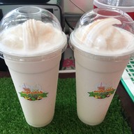 สาวภูไทผลไม้ปั่น-หน้าร้อยเอ็ดพลาซ่า