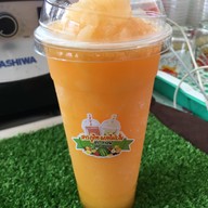 สาวภูไทผลไม้ปั่น-หน้าร้อยเอ็ดพลาซ่า