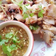 ริมวัง ปลาหมึกย่างเนย