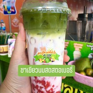 สาวภูไทผลไม้ปั่น-หน้าร้อยเอ็ดพลาซ่า