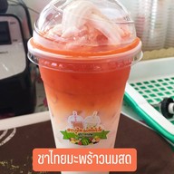 สาวภูไทผลไม้ปั่น-หน้าร้อยเอ็ดพลาซ่า