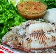 Tom Pla Pao (ต้อมปลาเผา ไก่ย่างเขาสวนกวาง) - บ้านหนองกุง
