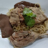 ก๋วยเตี๋ยวเป็ดตุ๋นนายปิว หัวหิน