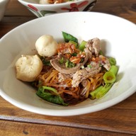 เมนูของร้าน ก๋วยเตี๋ยวเรือท่าสนาม นครปฐม