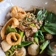 เมนูของร้าน ก๋วยเตี๋ยวเรือท่าสนาม นครปฐม