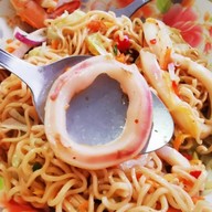 เมนูของร้าน ลูกหมูอ้วนยำแซ่บ พิศาลโครงการ 5 ซอย 3