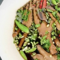 ป้าทรัพย์  ก๋วยเตี๋ยวไก่ตุ๋นยาจีน มีก๋วยเตี๋ยวหมูน้ำตก ต้มยำ น้ำใส อาหารตามสั่ง