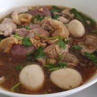 เมนูของร้าน นายอ้วน ก๋วยเตี๋ยวเนื้อ/หมู