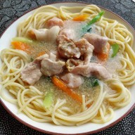 เมนูของร้าน ราดหน้าห้องแถว (หลังศาล)