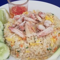 ข้าวผัดปู & coffee ปรีดีฯซอย2