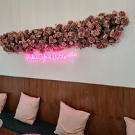 บรรยากาศ Phakar Cafe & Bistro