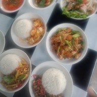 ป้าติ๊กอาหารตามสั่งรับทำข้าวกล่อง