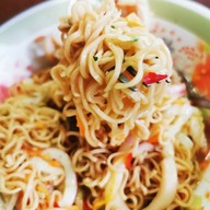 เมนูของร้าน ลูกหมูอ้วนยำแซ่บ พิศาลโครงการ 5 ซอย 3